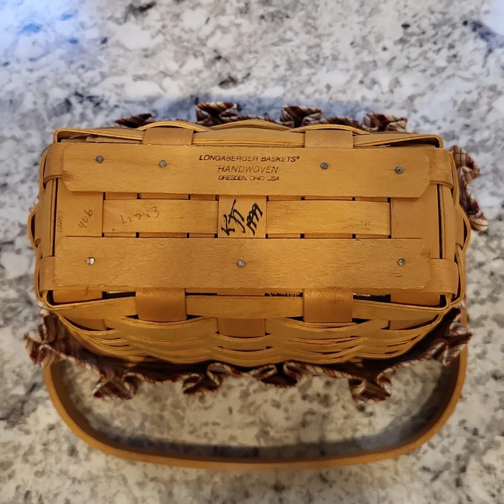 Longaberger 1999 Dresden Basket with Handle and 2 Liners